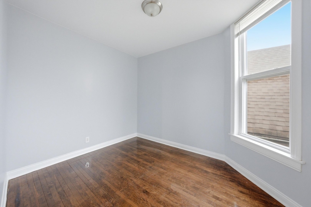 7242 S May Street - Photo 8
