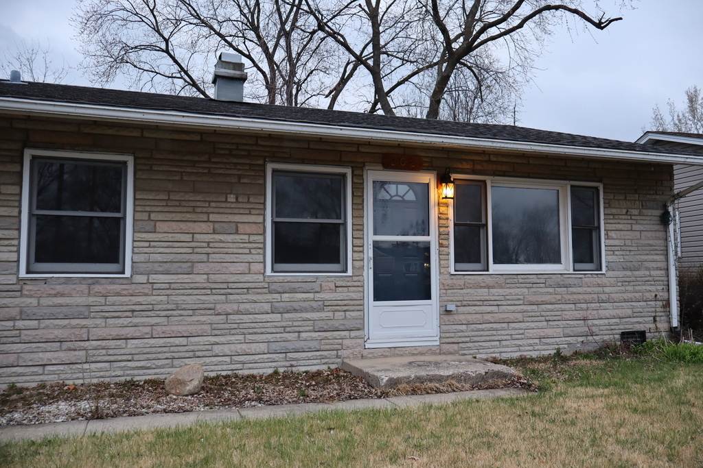 202 E Streamwood Boulevard - Photo 0