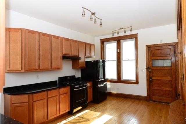 2318 S Marshall Boulevard - Photo 2