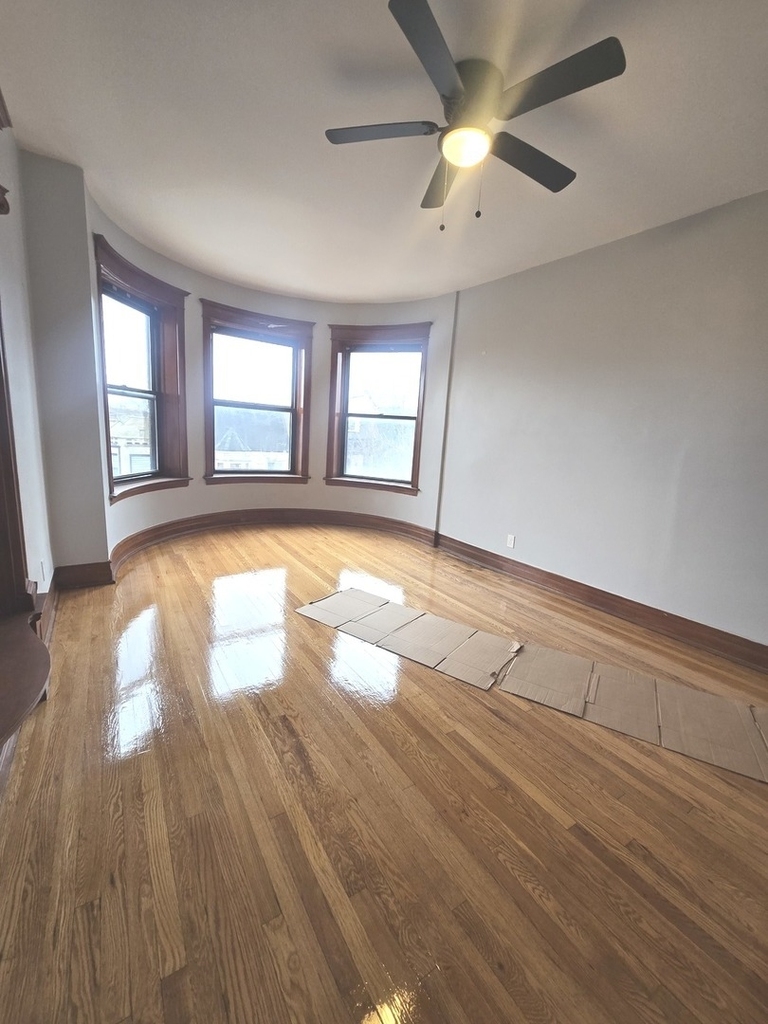 4939 S Vincennes Avenue - Photo 1