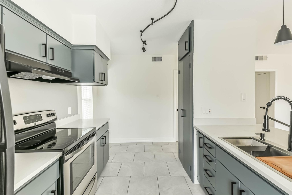5922 Fairdale Lane - Photo 11
