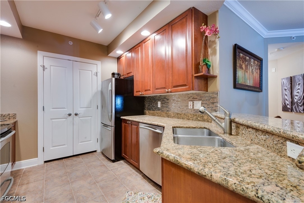 2825 Palm Beach Boulevard - Photo 10