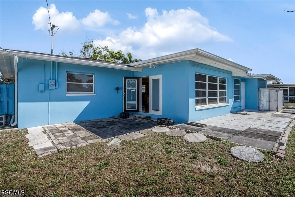 806 Entrada Drive N - Photo 18