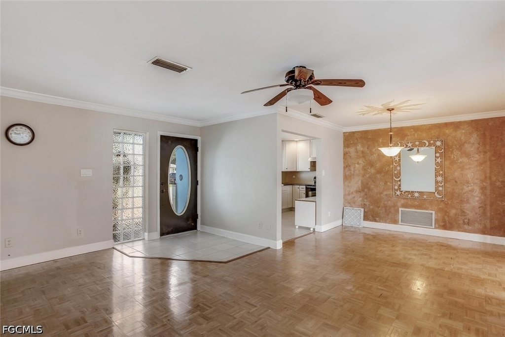 806 Entrada Drive N - Photo 2