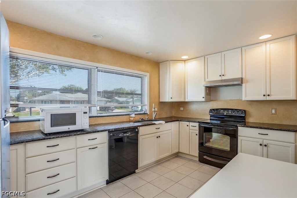 806 Entrada Drive N - Photo 9