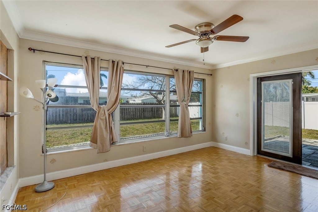 806 Entrada Drive N - Photo 3
