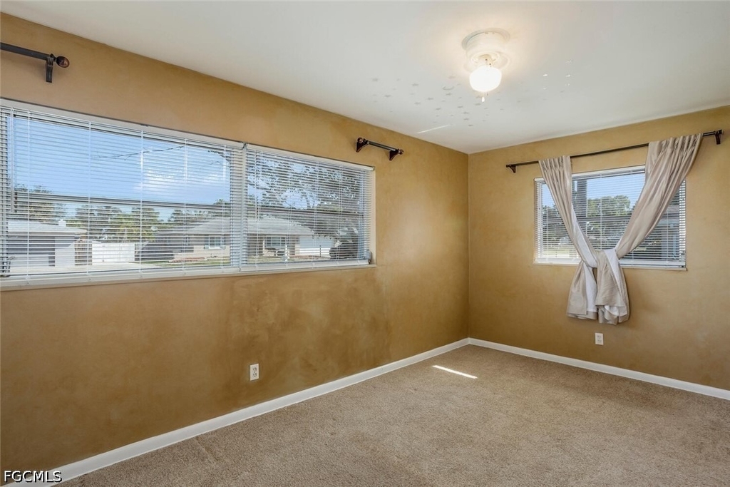 806 Entrada Drive N - Photo 15