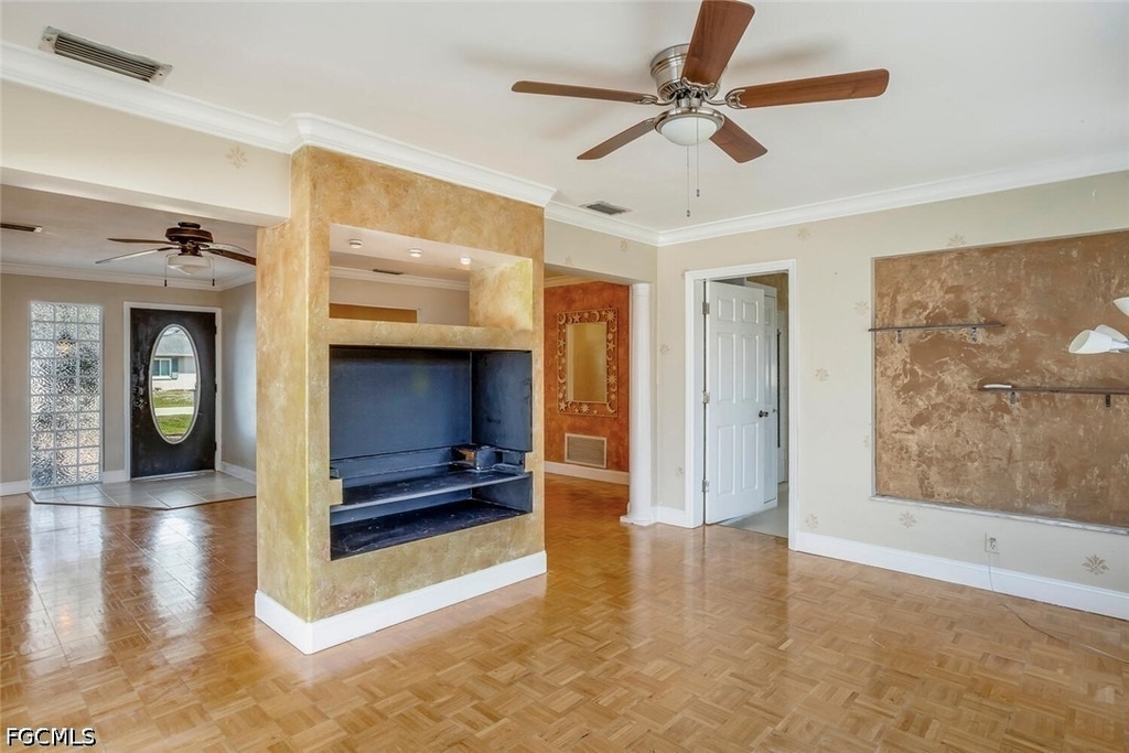 806 Entrada Drive N - Photo 4