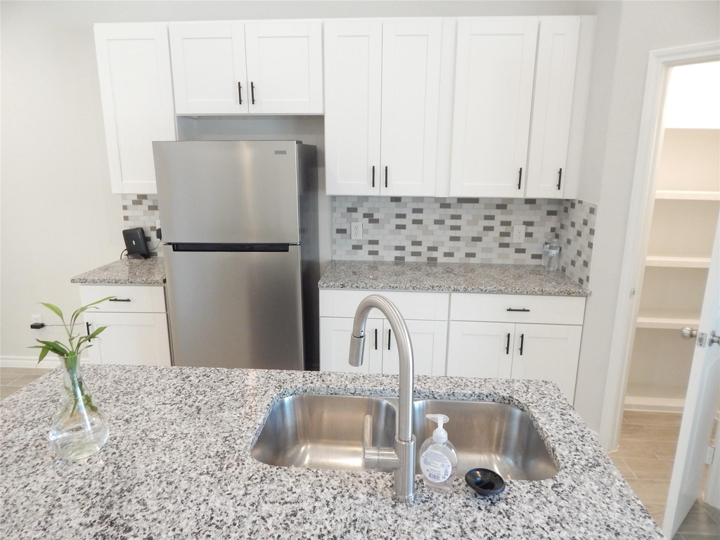 230 Northlawn - Photo 7