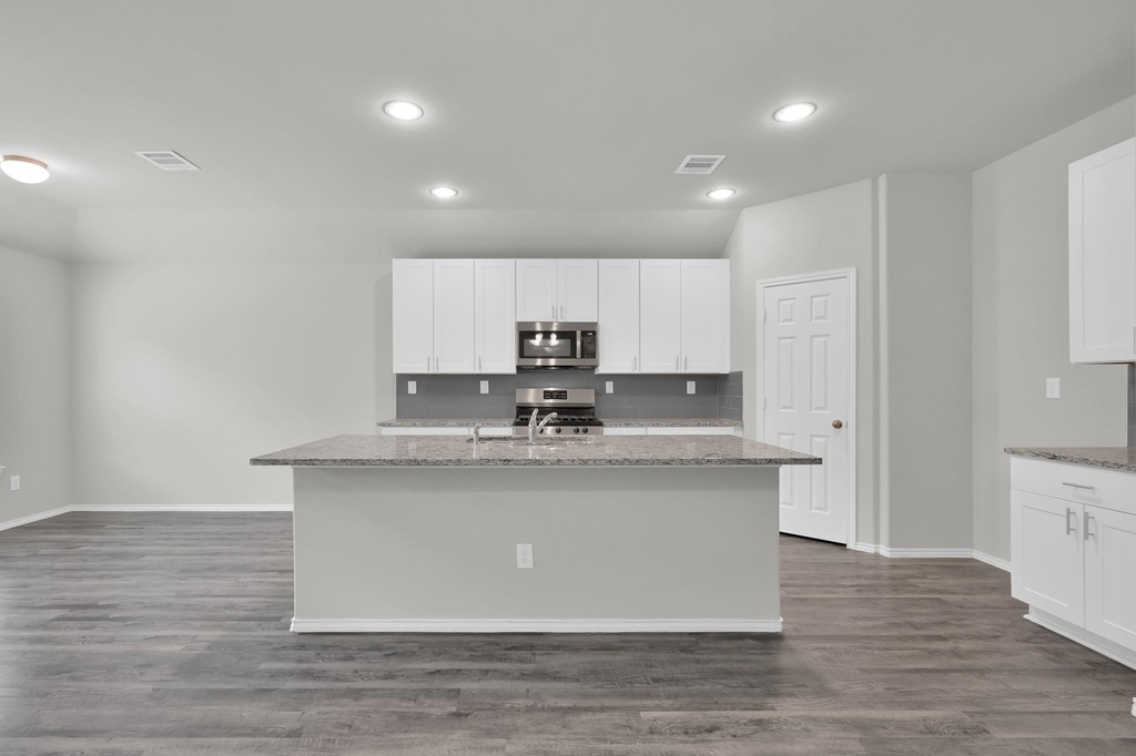 8011 Dauntless Drive - Photo 8