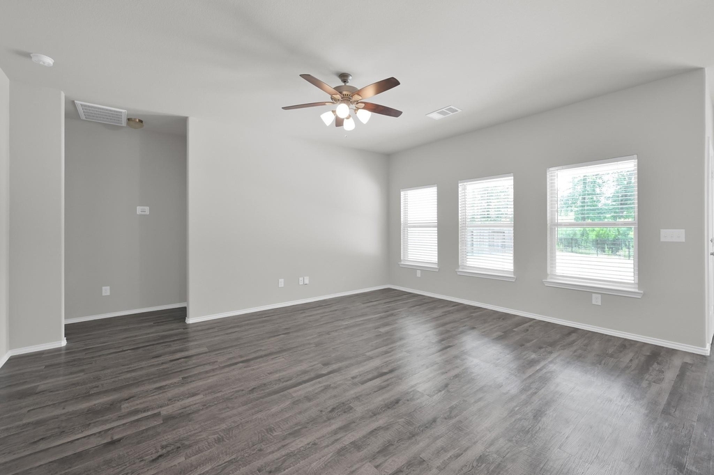 8011 Dauntless Drive - Photo 3