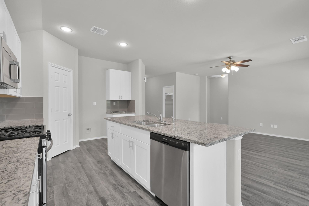 8011 Dauntless Drive - Photo 11