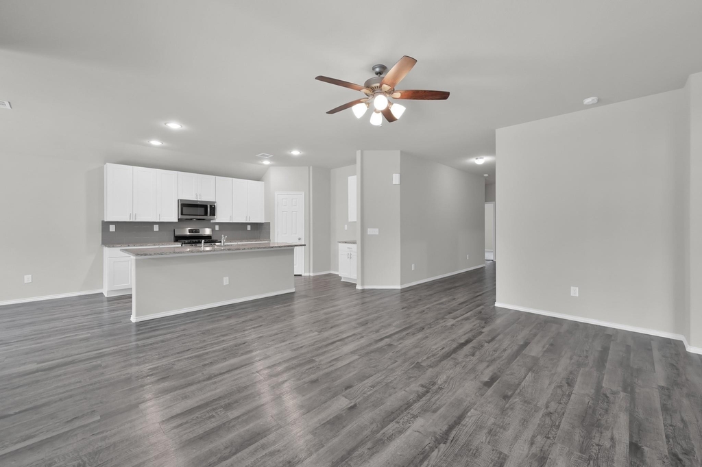 8011 Dauntless Drive - Photo 5