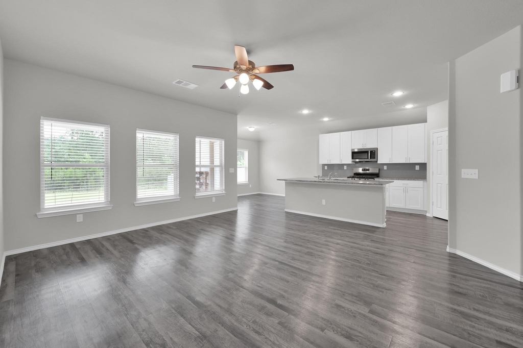 8011 Dauntless Drive - Photo 6