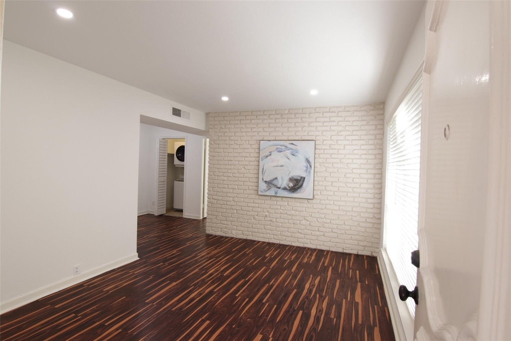 2101 Fountain View Drive - Photo 3