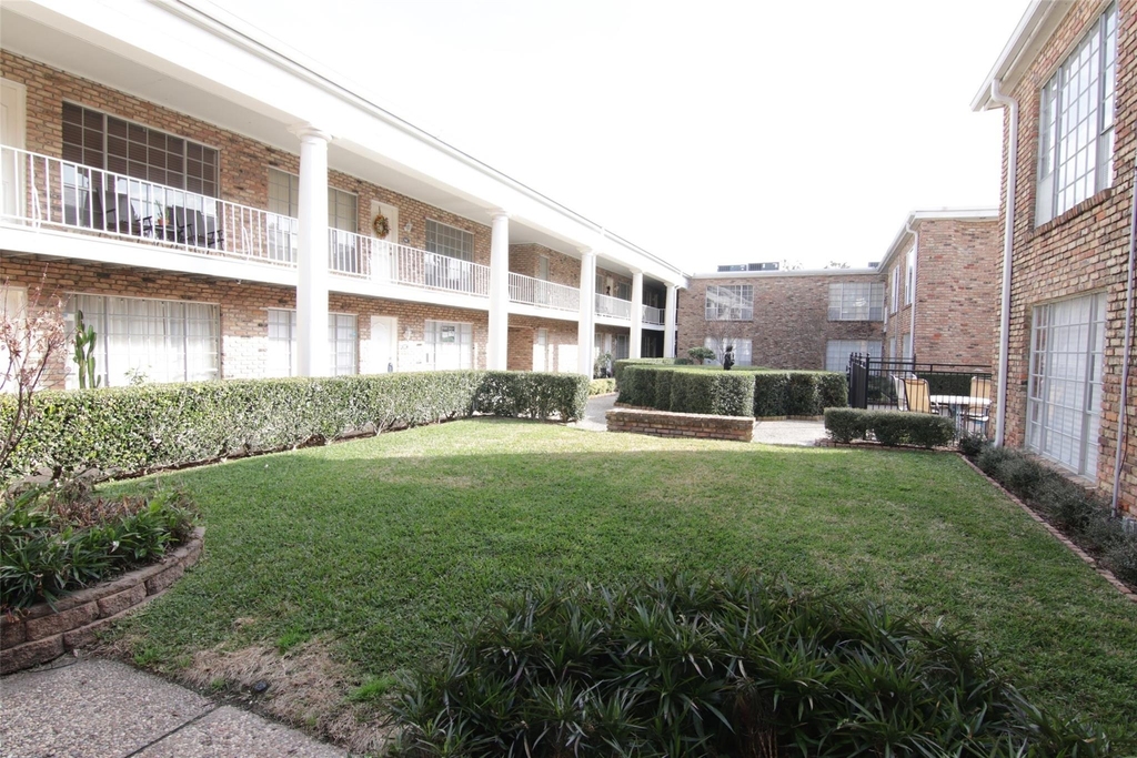 2101 Fountain View Drive - Photo 17