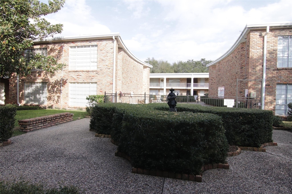 2101 Fountain View Drive - Photo 18