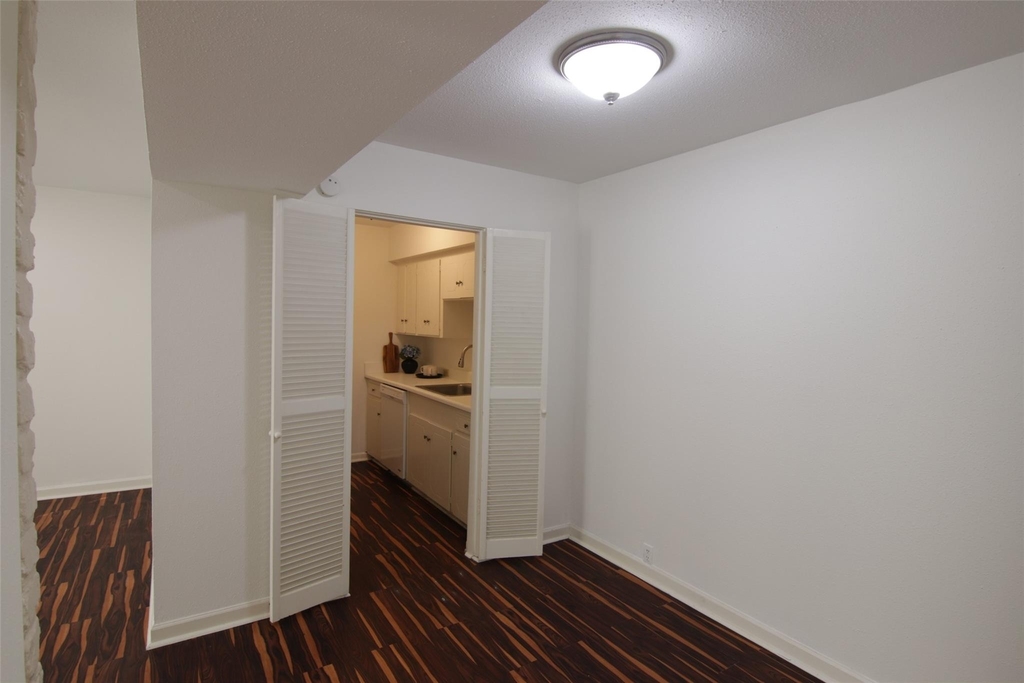 2101 Fountain View Drive - Photo 7