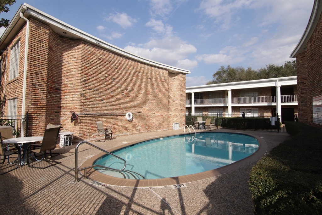 2101 Fountain View Drive - Photo 16