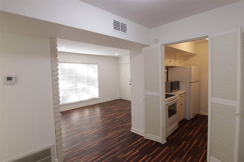 2101 Fountain View Drive - Photo 6