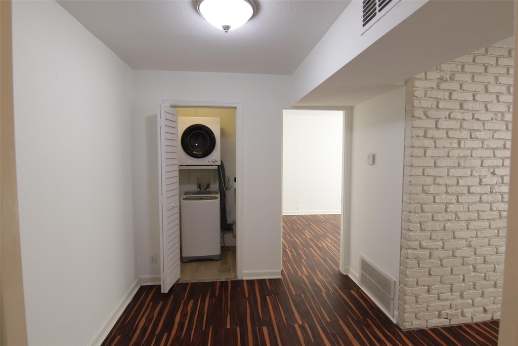 2101 Fountain View Drive - Photo 14
