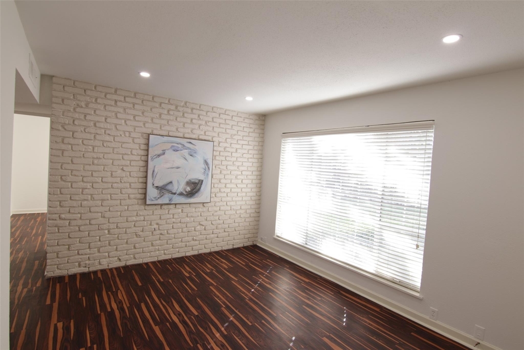 2101 Fountain View Drive - Photo 4