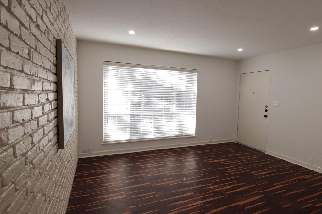 2101 Fountain View Drive - Photo 5