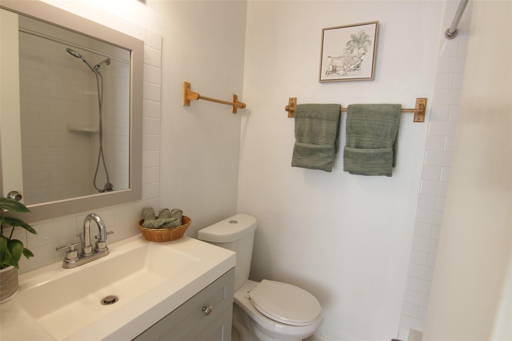 2101 Fountain View Drive - Photo 13
