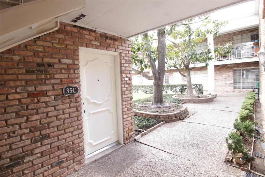 2101 Fountain View Drive - Photo 2