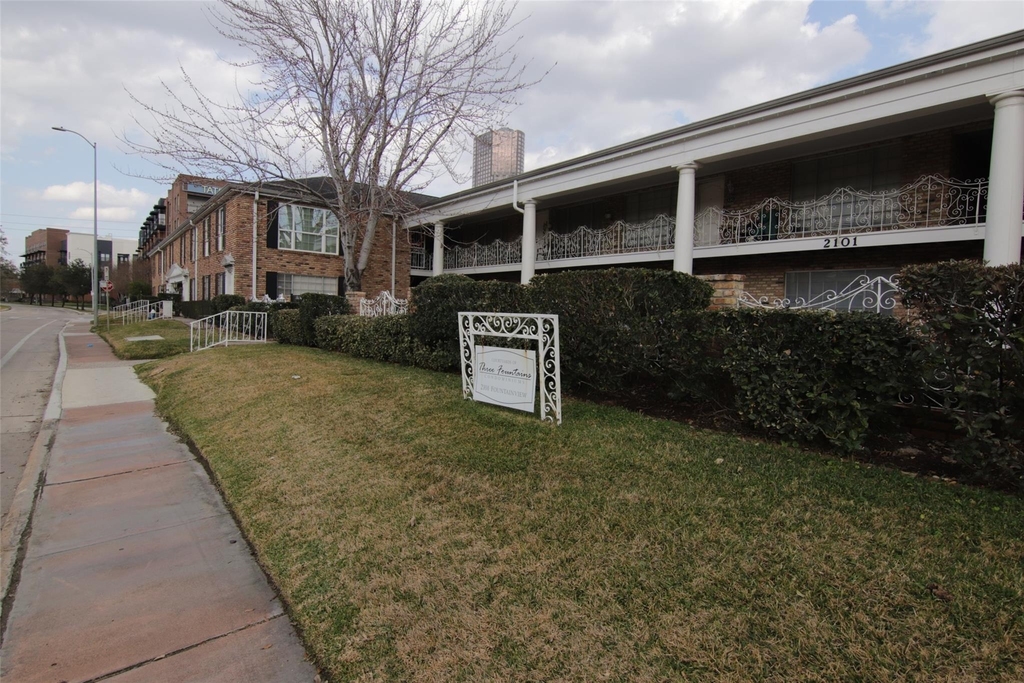 2101 Fountain View Drive - Photo 1