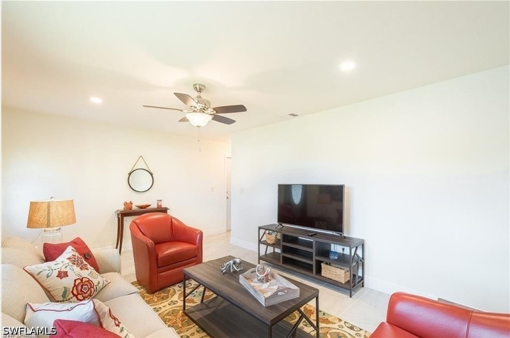 731 104th Avenue N - Photo 1