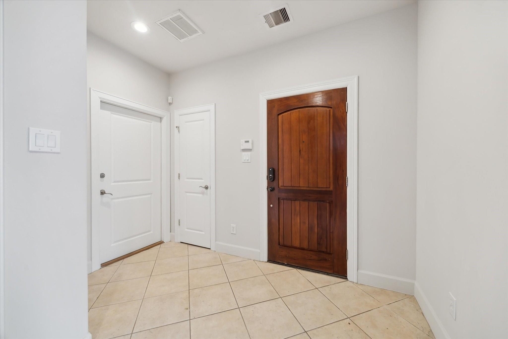 3041 Clinton Drive - Photo 2