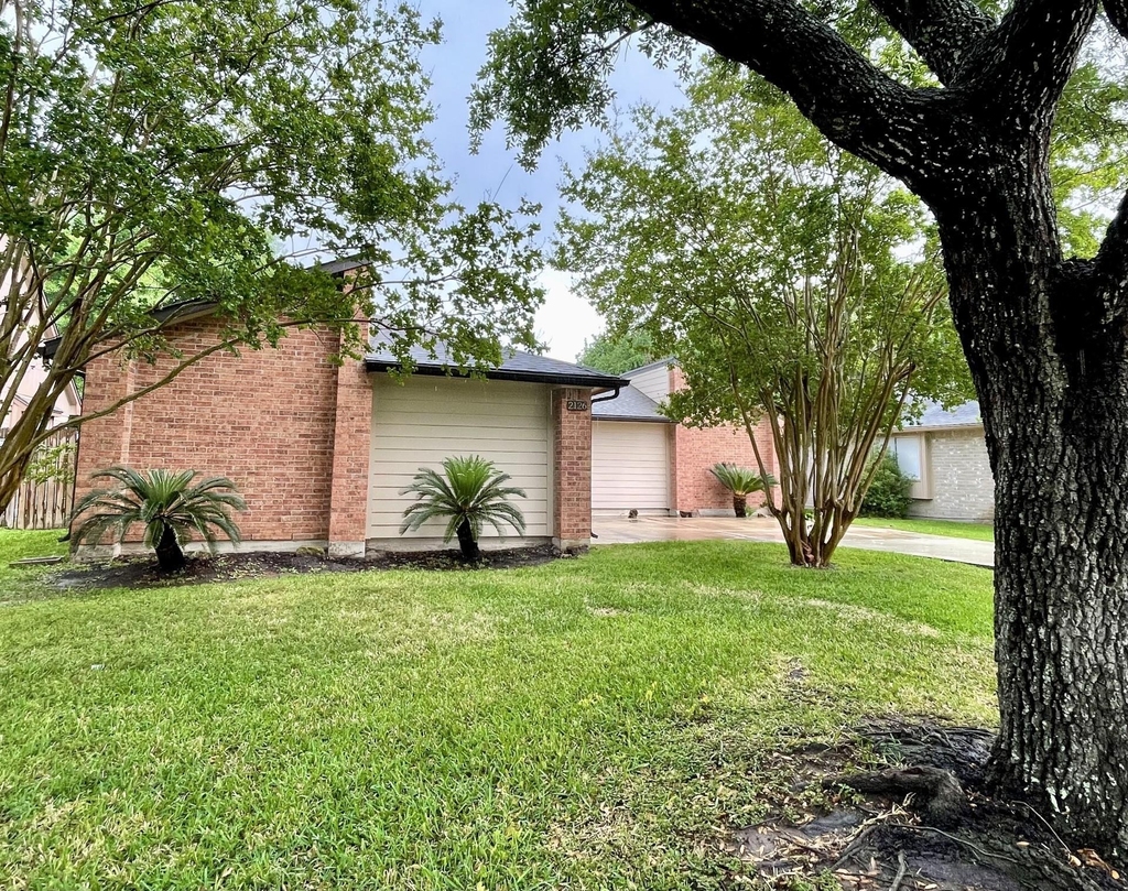 2126 Collingsfield Drive - Photo 3