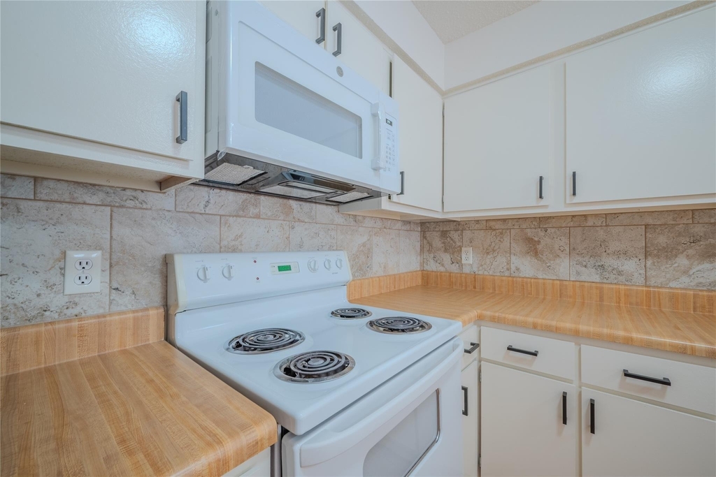 13034 Leader Street - Photo 16