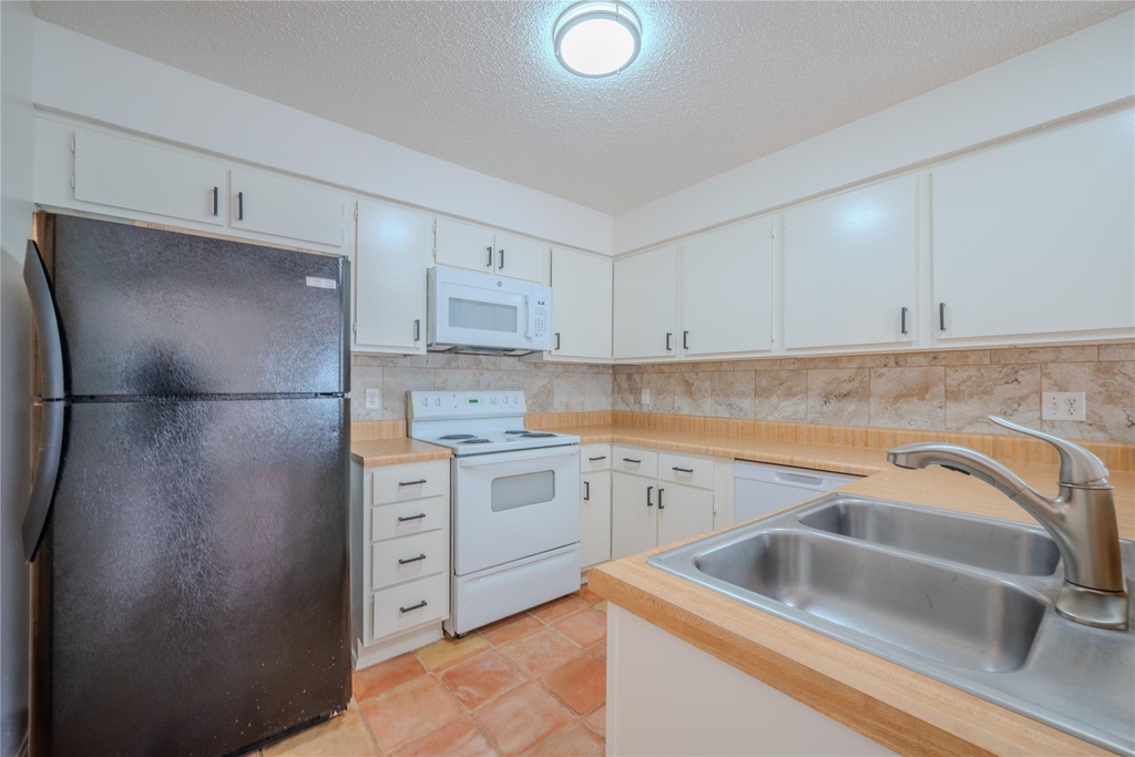13034 Leader Street - Photo 15
