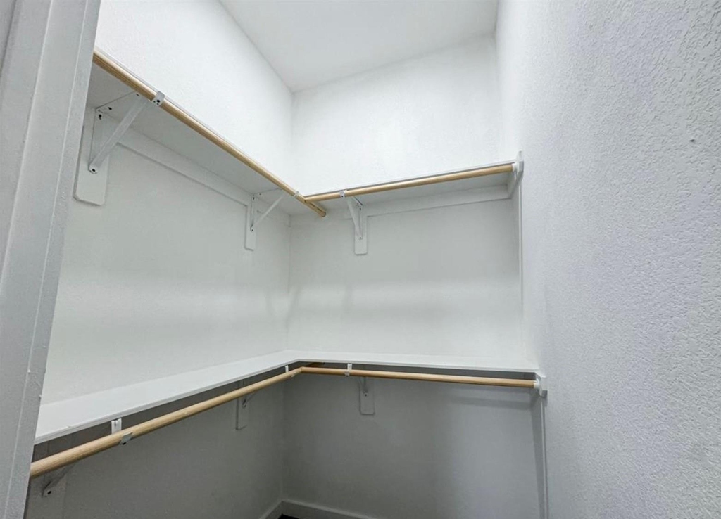 328 Clearwater St - Photo 10