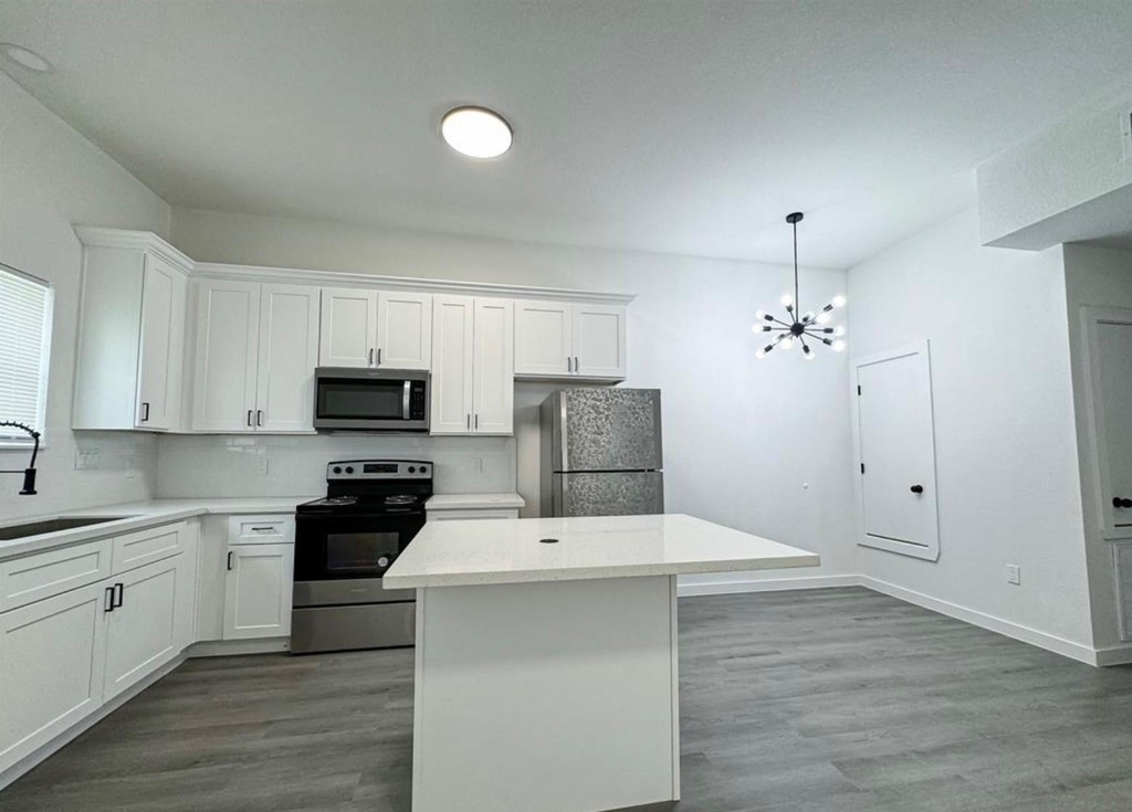 328 Clearwater St - Photo 1