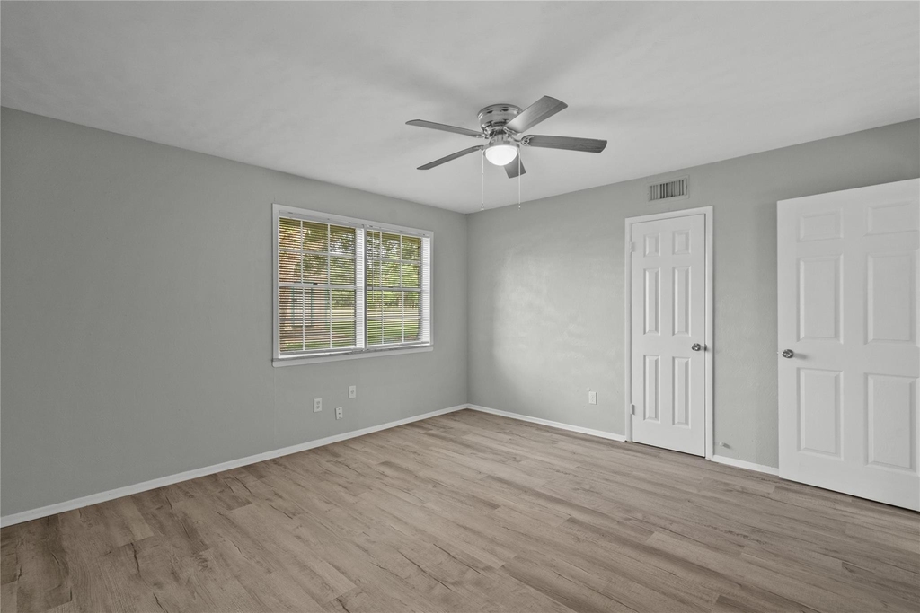 2729 Main Street - Photo 2