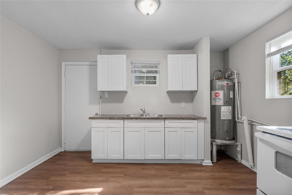 2328 Boss Street - Photo 4
