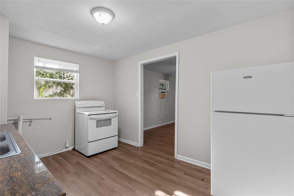 2328 Boss Street - Photo 5