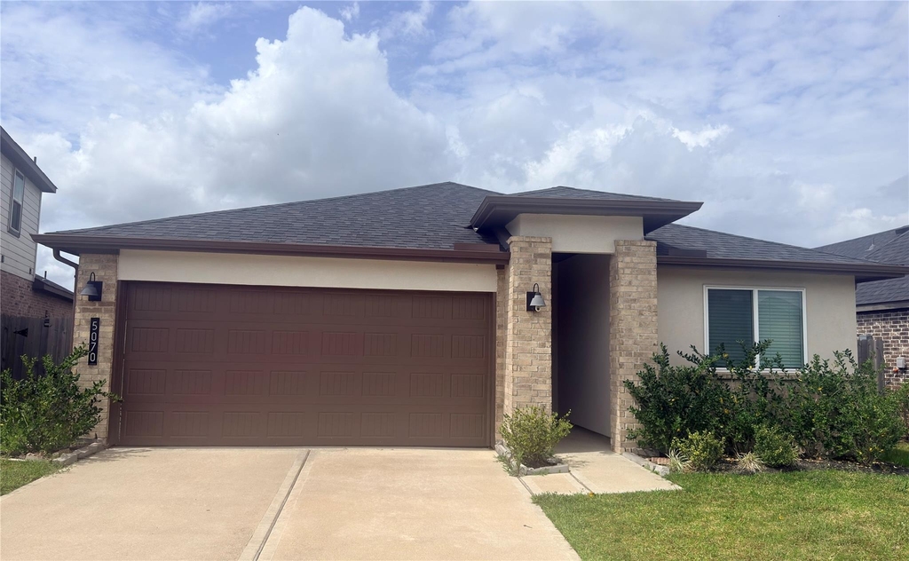 5070 Pine Haven Lane - Photo 0