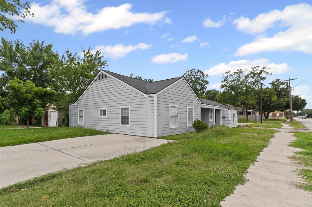 3216 Avenue I A - Photo 1