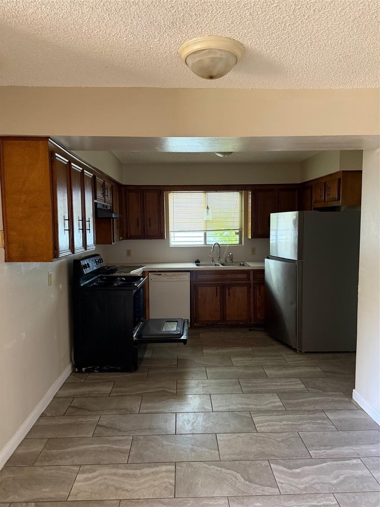 2905 Arkansas Avenue - Photo 2