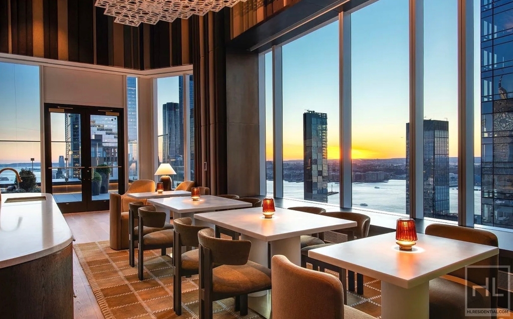 10th Avenue - Photo 14