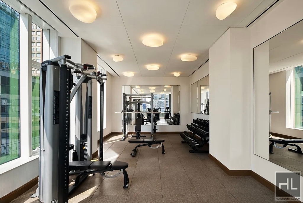 10th Avenue - Photo 18