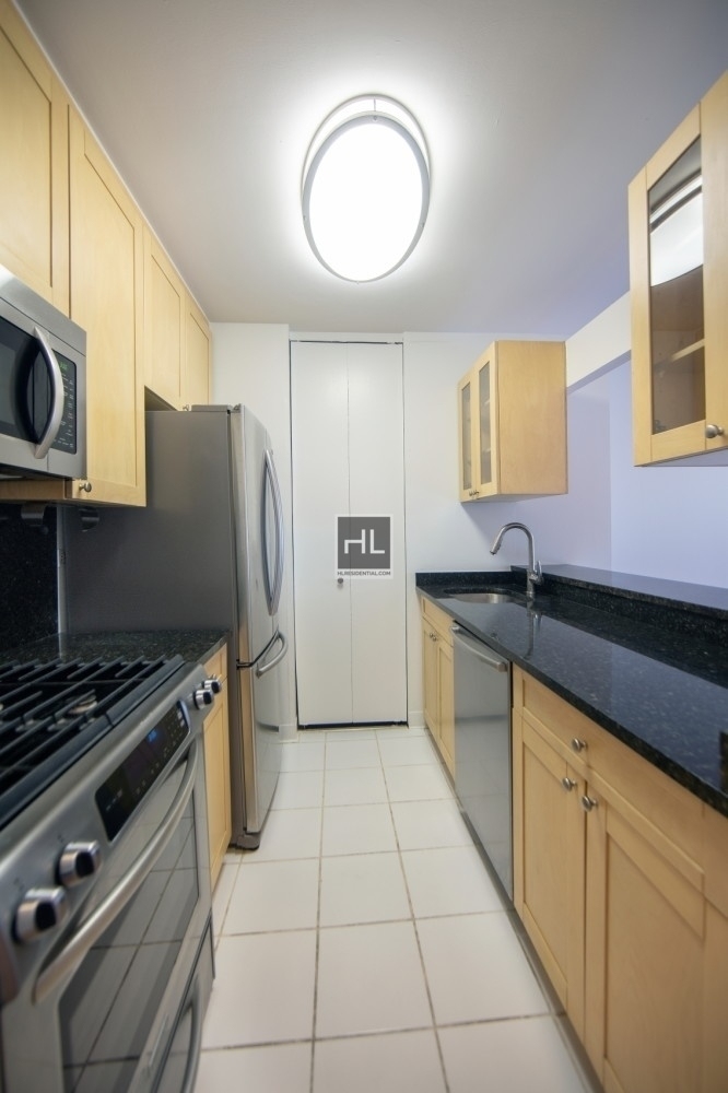 West End Avenue - Photo 2