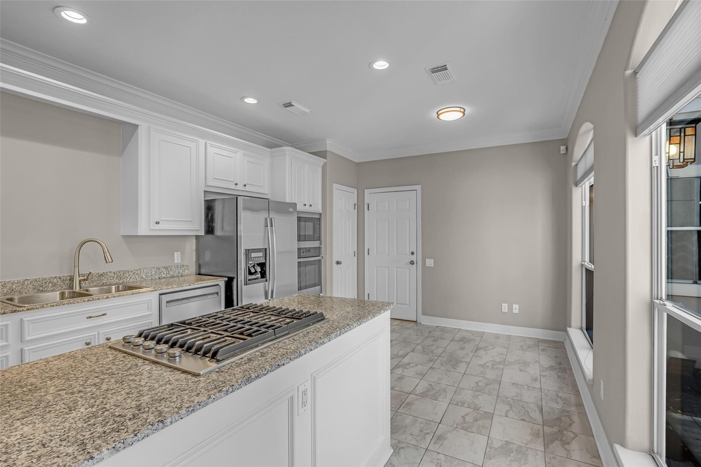 4916 Travis Street - Photo 10