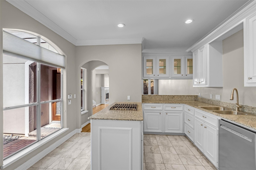 4916 Travis Street - Photo 9
