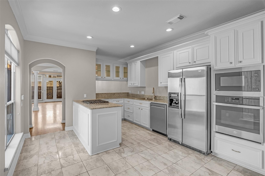 4916 Travis Street - Photo 8