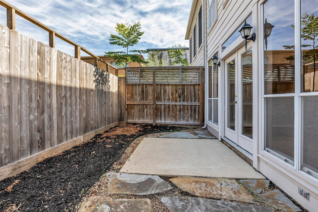 4916 Travis Street - Photo 22